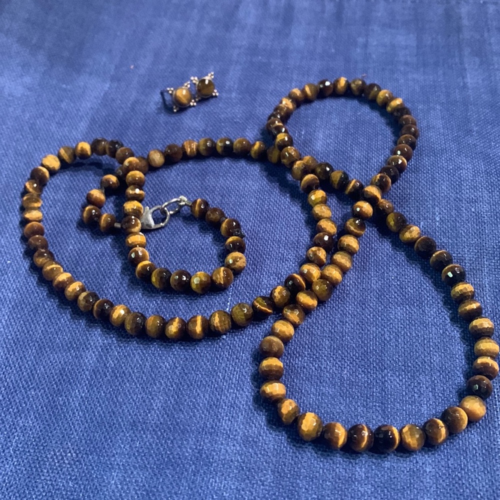 Tiger eye and sterling necklace and matching post earrings.